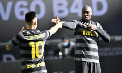  ??  ?? Romelu Lukaku celebrates his early goal with his Internazio­nale strike partner Lautaro Martínez. Photograph: Stefano Guidi/Getty Images