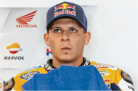  ??  ?? Der Zahlinger Stefan Bradl ist wieder in der MotoGP am Start. Er ersetzt in Tschechien und Österreich den verletzten Honda-Piloten Jorge Lorenzo und will zeigen, dass er immer noch vorne mitfahren kann. Foto: Robert Michael, dpa