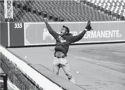  ?? KIM HAIRSTON/BALTIMORE SUN PHOTOS ?? Britton Logan of Catonsvill­e leaps and shouts “Charge!" after taking his place on the foul line as the Orioles hold tryouts for ballboys and ballgirls at Oriole Park at Camden Yards. The event brought out 62 hopefuls.