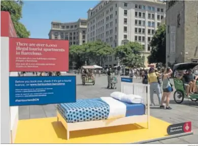  ?? ARCHIVO ?? Campaña de publicidad del Ayuntamien­to de Barcelona contra los pisos turísticos ilegales.