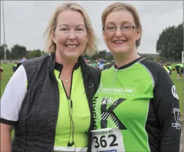  ??  ?? Linda Duff and Deirdre Muckian at the start of the Dromiskin Annual 5K.