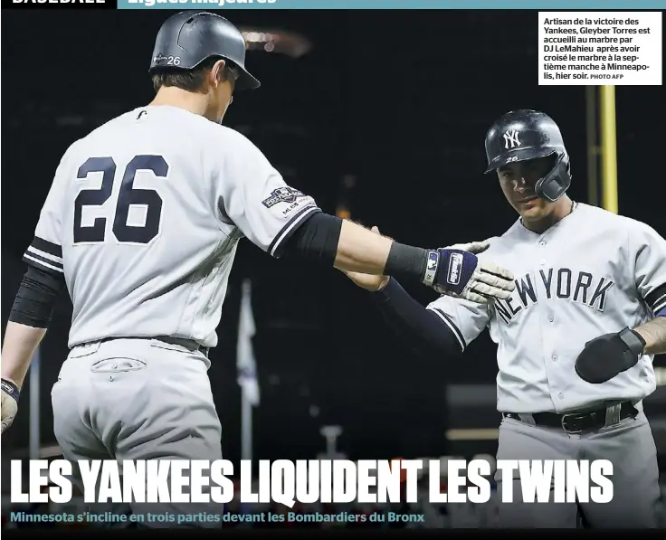  ?? PHOTO AFP ?? Artisan de la victoire des Yankees, Gleyber Torres est accueilli au marbre par DJ LeMahieu après avoir croisé le marbre à la septième manche à Minneapoli­s, hier soir.