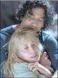  ?? Murray Close
Netf l i x ?? “SENSE8’S” Naveen Andrews and Daryl Hannah portray mysterious characters.