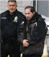  ?? PHOTO D’ARCHIVES, JEAN-FRANÇOIS DESGAGNÉS ?? L’ancien chauffeur de taxi Karim Chikhi à sa sortie du poste de police Parc Victoria à Québec le 19 décembre 2013.
