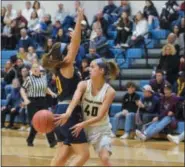  ?? AUSTIN HERTZOG — MEDIANEWS GROUP ?? Spring-Ford’s Cassie Marte, right, passes around Pope John Paul II’s Lexi Bray Saturday night.