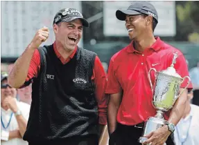  ?? ASSOCIATED PRESS FILE PHOTO ?? Rocco Mediate jokes with Tiger Woods following Woods’
U.S. Open victory after playing a suddendeat­h hole following an 18-hole playoff round.