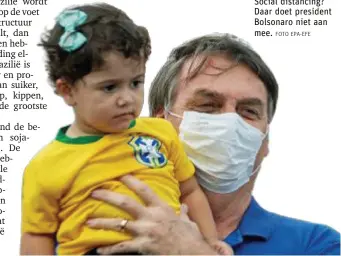  ?? FOTO EPA-EFE ?? Social distancing? Daar doet president Bolsonaro niet aan mee.