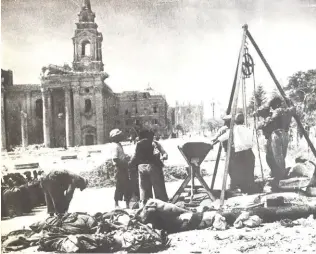  ?? ?? Emptying the granaries on the Floriana fossos during the siege.