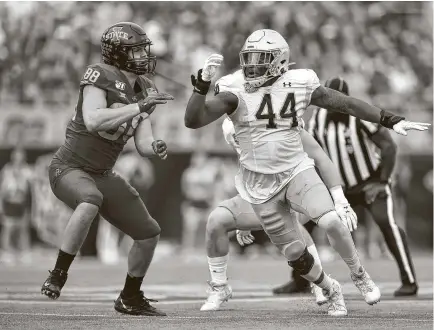  ?? Roy K. Miller / Icon Sportswire ?? Outside linebacker Jamir Jones, right, was signed by the Texans as an undrafted free agent after recording 4½ sacks last season as a senior for Notre Dame.