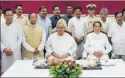  ?? ARABINDA MAHAPATRA/HT ?? Odisha CM Naveen Patnaik and Governor SC Jamir with the new ministers after the oathtaking ceremony.