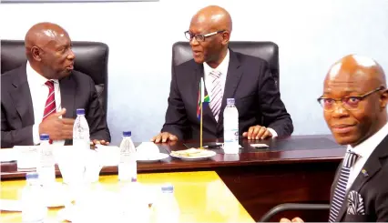  ??  ?? Energy and Power Developmen­t Minister Dr Samuel Undenge (left) chats with South African Ambassador to Zimbabwe Mr Mphakama Mbete (centre) while Eskom chief executive Matshela Koko looks on during a meeting with an Eskom delegation in Harare on...