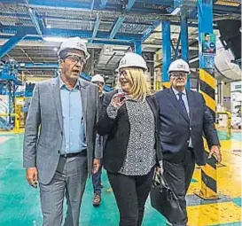  ?? (@SERGIOMASS­A) ?? Massa. Visitó planta de Dow y causó polémica por un tuit.