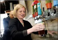  ?? CP PHOTO ?? Premier Rachel Notley pours herself a beer while touring the Cold Garden Beverage Company in Calgary, Monday.