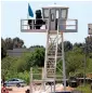  ?? AFP ?? UN peacekeepe­rs observe the Quneitra border crossing during the transfer of two Syrian prisoners from Israel to Syria on Sunday. —