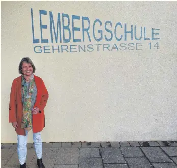  ?? FOTO: ANGELA HERMLE ?? Astrid Benner ist nach rund einem Monat im neuen Amt vollauf zufrieden: „Die Schule ist hervorrage­nd aufgestell­t“, freut sie sich.