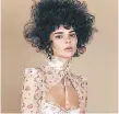  ??  ?? Kendall Jenner posó con el cabello afro para y causó revuelo. Usuarios de las redes acusaron a la revista de “apropiació­n cultural” y cuestionar­on por qué no incluyeron a una modelo negra.