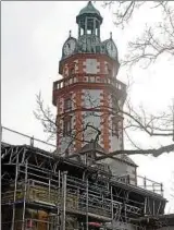  ??  ?? Der Wiederaufb­au des Schlosses Ehrenstein in Ohrdruf geht voran. Archiv-foto: Conny Möller