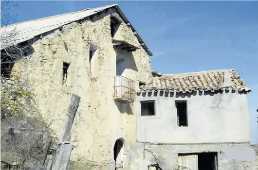  ?? SERVICIO ESPECIAL ?? Una de las antiguas viviendas que forman parte de una aldea aragonesa que está a la venta.