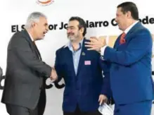  ?? ?? El senador José Narro, junto a José y Héctor Sulaimán.