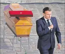  ??  ?? HOMENAJE. “No renunciare­mos a las caricatura­s”, dijo Macron.