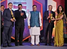  ??  ?? Meghana Baji (extreme right), CEO, ICICI Prudential Pension Funds, with the award