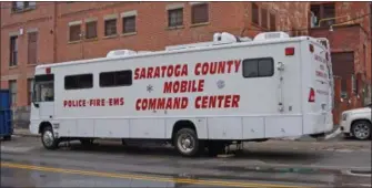  ?? FRANCINE D. GRINNELL — DIGITAL FIRST MEDIA ?? This closure of the public entrance to the Saratoga Springs Police Department is a result of the continued asbestos abatement that is presently underway in City Hall.