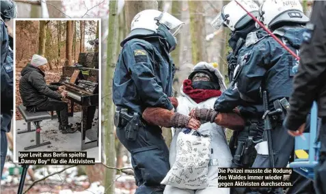  ??  ?? Igor Levit aus Berlin spielte „Danny Boy“für die Aktivisten.
Die Polizei musste die Rodung des Waldes immer wieder gegen Aktivisten durchsetze­n.