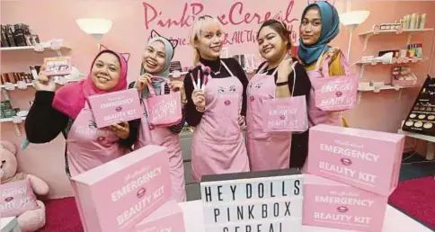  ??  ?? Shafiqah (centre) and the team behind Malaysia’s first beauty cafe.