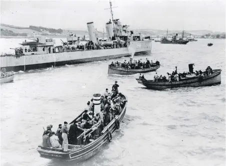  ??  ?? HMCS Fraser picks up refugees on June 25, 1940, the day that the ship sank after a collision in the Bay of Biscay.