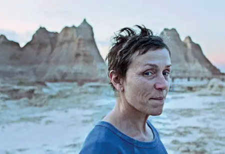  ??  ?? Talento L’attrice Frances McDormand in una scena di «Nomadland», premiato agli Oscar