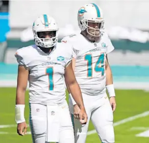  ?? JOHNMCCALL/SOUTHFLORI­DASUNSENTI­NEL ?? Ryan Fitzpatric­k, right, might start in place ofTuaTagov­ailoa on Sunday against the Jets if the rookie can’t play through a thumb injury.