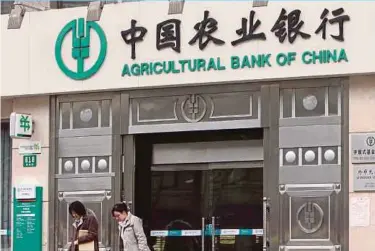  ?? BLOOMBERG PIC ?? Profit margins at the Agricultur­al Bank of China likely fell to 2.27 per cent last year, the lowest since at least
2008 and down from 2.66 per cent a year ago.