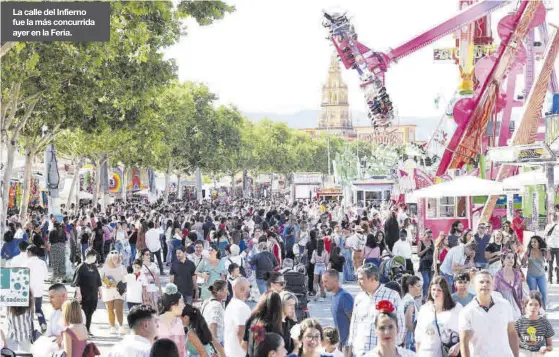  ?? ?? La calle del Infierno fue la más concurrida ayer en la Feria.