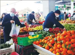  ?? ?? Traders at open-air markets claim they are making a loss on food products