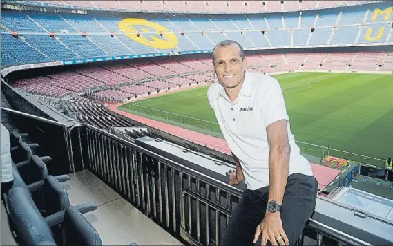  ?? FOTO: M. MONTILLA ?? Rivaldo, en el palco del Camp Nou Un estadio en el que jugó durante cinco temporadas y en el que logró ser idolatrado por la afición culé, como cree que también lo sería Coutinho