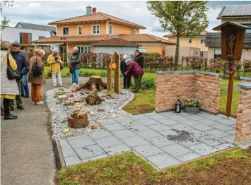  ?? Foto: Jürgen Schmidt ?? Neue Ruheoase mit Gedenkstät­te im Garten vom Seniorenha­us Lechfeld.