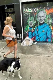  ?? (Epa) ?? Il murale 2020, New York. Fauci è Spock di «Star Trek»: «Lavatevi le mani»