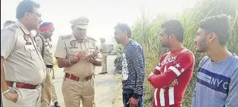  ?? HT PHOTO ?? Police recording the victim’s statement near Bheen village in SBS Nagar district on Saturday.