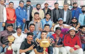  ?? HT ?? ▪ Rudransh Club players pose with trophy in Lucknow on Sunday.