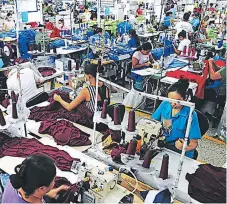  ??  ?? La ropa es el principal producto de exportació­n de la maquila.