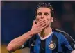  ?? AFP ?? Al bacio Antonio Candreva, 32