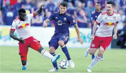  ?? JOE BURBANK/STAFF PHOTOGRAPH­ER ?? Midfielder Servando Carrasco, middle, recorded just his 2nd MLS goal Sunday to help the Lions stay unbeaten at Orlando City Stadium.