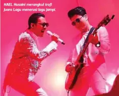  ??  ?? HAEL Husaini merangkul trofi Juara Lagu menerusi lagu Jampi.