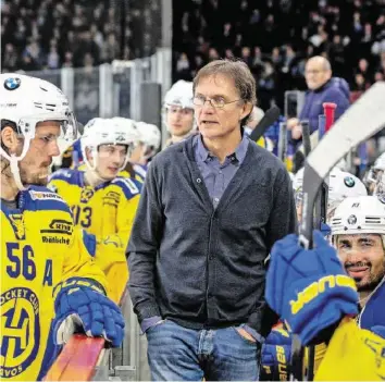  ?? KEY ?? Nach sechs Meistertit­eln und fünf Spengler-Cup-Siegen in 22 Jahren ist für Arno Del Curto Schluss.