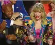  ?? Foto: Matt Sayles, dpa ?? Taylor Swift mit dem Preis für das „Video des Jahres“.