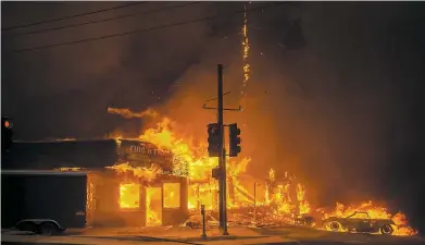  ??  ?? L’incendie « Camp Fire » a presque rayé de la carte la petite ville californie­nne de Paradise.