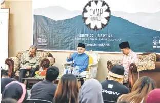  ??  ?? Taib (centre) fields questions from youths duringYPS’ Camp United 2016. He is flanked by Aloysius Dris (left) and Minister of Tourism, Arts, Culture, Youth and Sports Datuk Abdul Karim Rahman Hamzah.