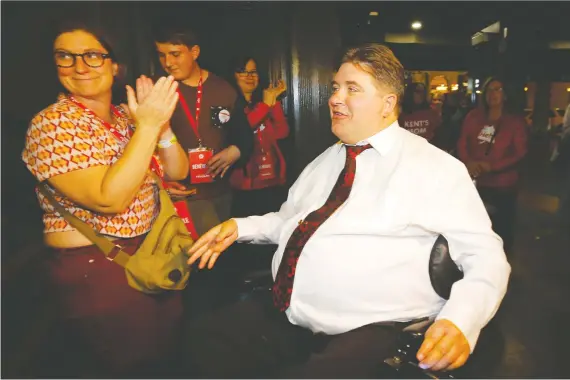  ?? DARREN MAKOWICHUK ?? Kent Hehr greets supporters at the Palace in Calgary on Monday, after losing his re-election bid to the Tories.