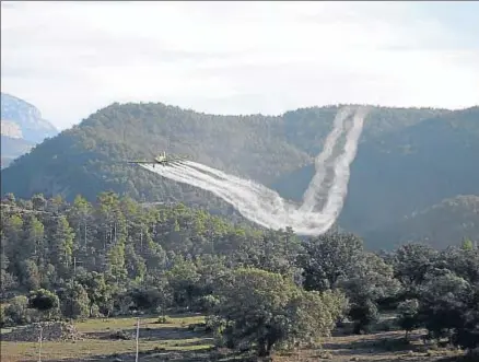  ?? SGF-DARP / GENERALITA­T DE CATALUNYA ?? Tratamient­o aéreo en un bosque del Pallars Jussà con un producto biológico el pasado mes de octubre