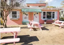  ?? STEPHEN M. KATZ/STAFF ?? The Pink Dinghy on 19th Street in Virginia Beach. The cozy eatery also has indoor seating.